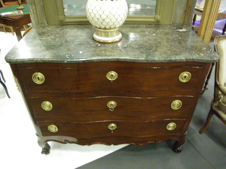 Commode Arbalette Nantaise en acajou de Cuba