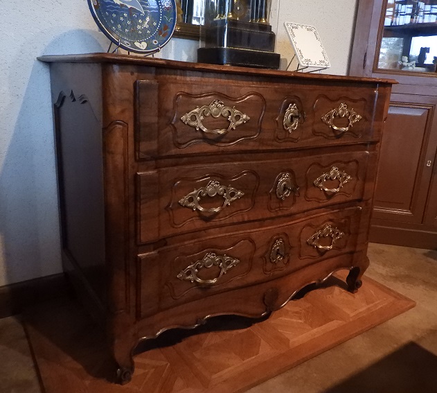 Commode Louis XV 18ème en noyer