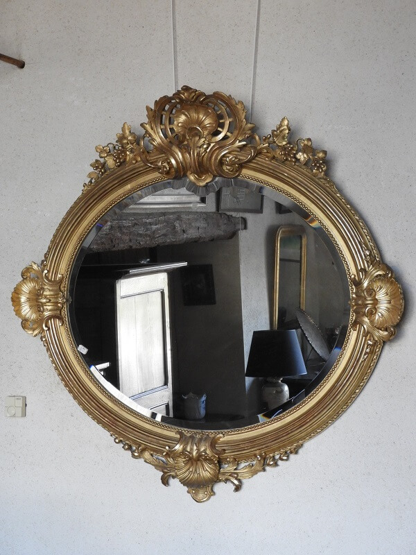 Miroir ovale Louis XV en bois doré