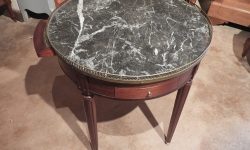 Table bouillotte dessus marbre, avec 2 tiroirs et 2 tablettes