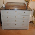 Commode 1900 peinte dessus marbre