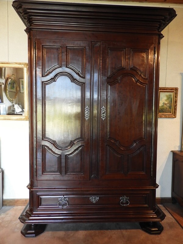 Très grande armoire Louis XIV en acajou de Cuba